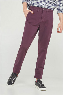 Pantalon estilo chino